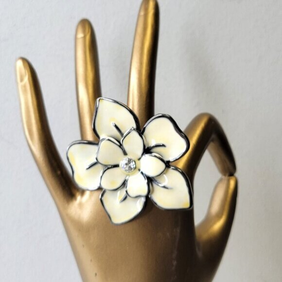 Statement Flower Stretch Ring, White Flower Enamel Adjustable Ring, Floral Ring - Picture 1 of 9
